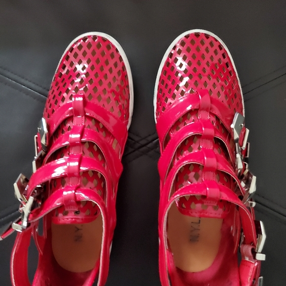 N.Y.L.A Red Scorpio Shoes - Picture 5 of 7